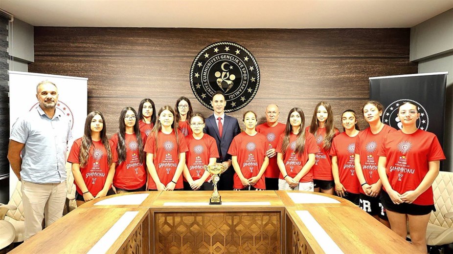 ŞAMPİYONLARA İL MÜDÜRÜ GÖKSUN ÖZ'DEN TEBRİK
