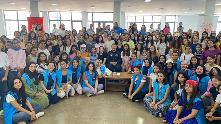 ALPER GEZERAVCI GENÇLERLE BULUŞTU