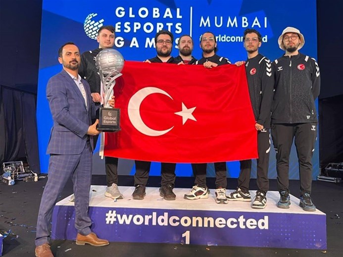 MERSİN'İN GURURLARI DÜNYA ŞAMPİYONU