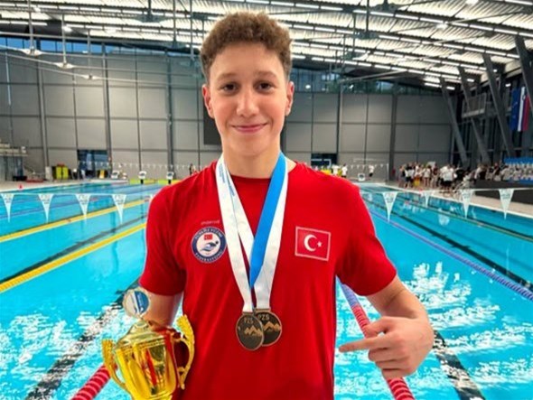 MERSİLİ MİLLİ SPORCUMUZ BİR KEZ DAHA ZİRVEDE
