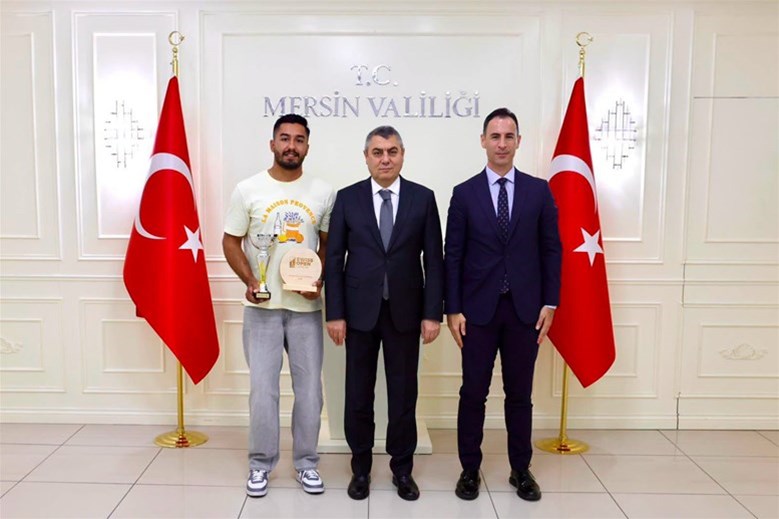 VALİMİZ MERSİN'İN GURURU AHMET KAPLAN'I KABUL ETTİ