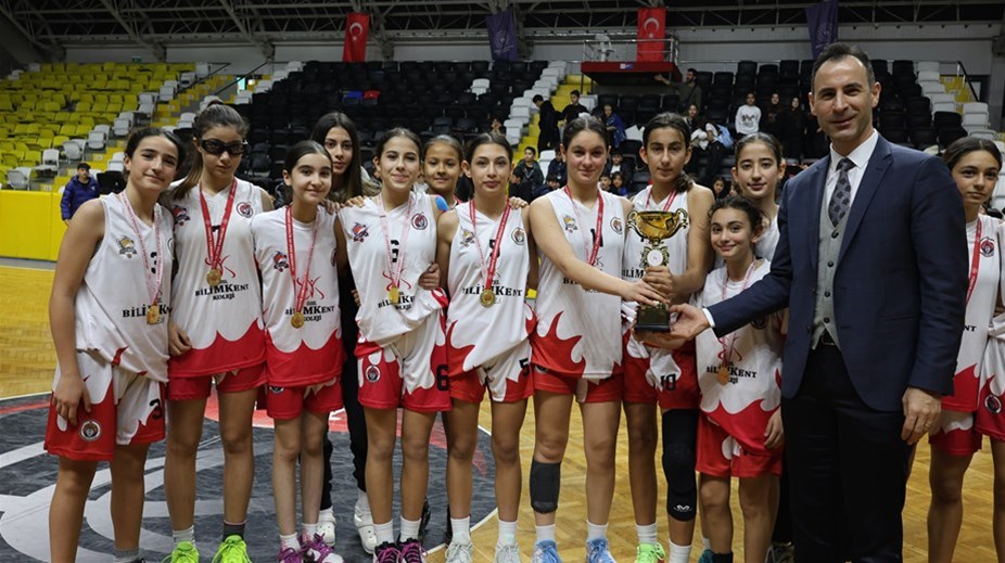 OKUL SPORLARI YILDIZ KIZLAR BASKETBOL'DA ŞAMPİYON BİLİMKENT KOLEJİ